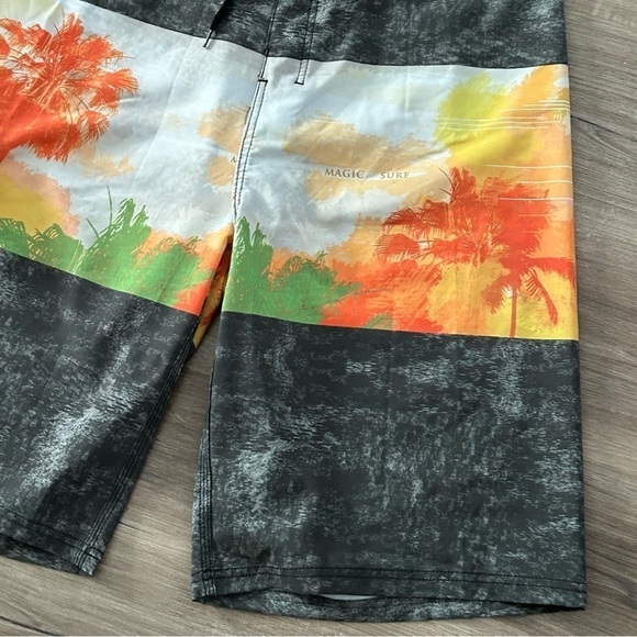 Wailoa Mahalo Palm Tree Graphic Board Shorts Swim Trunk Men Size 36 - Picture 3 of 8